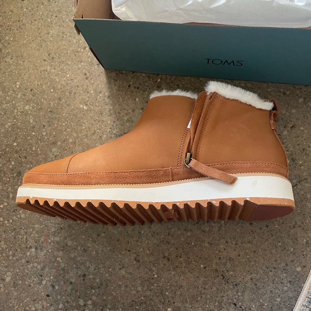Toms Marlo boots.  Never worn. - Picture 2 of 8